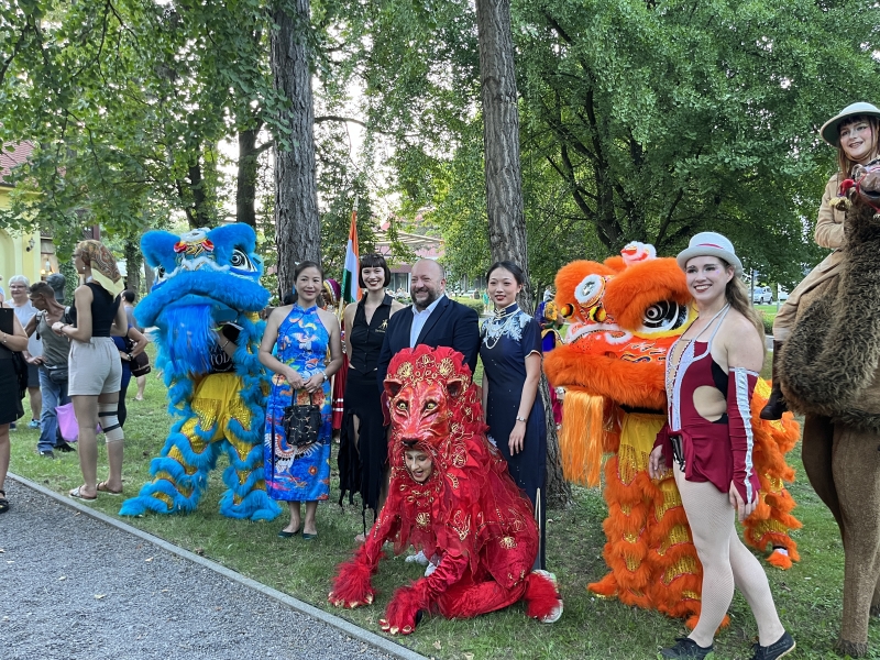 El Grupo Barcelona Huaxing Arts Group triunfa en el Carnaval de las Flores de Debrecen, Hungra (6)