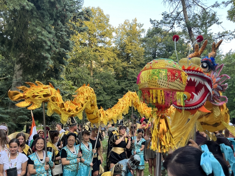 El Grupo Barcelona Huaxing Arts Group triunfa en el Carnaval de las Flores de Debrecen, Hungra (3)