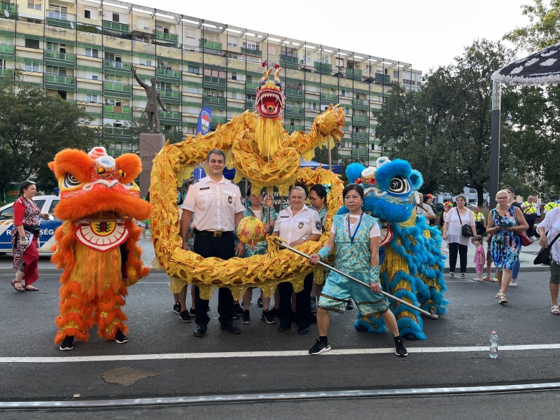 El Grupo Barcelona Huaxing Arts Group triunfa en el Carnaval de las Flores de Debrecen, Hungra (1)