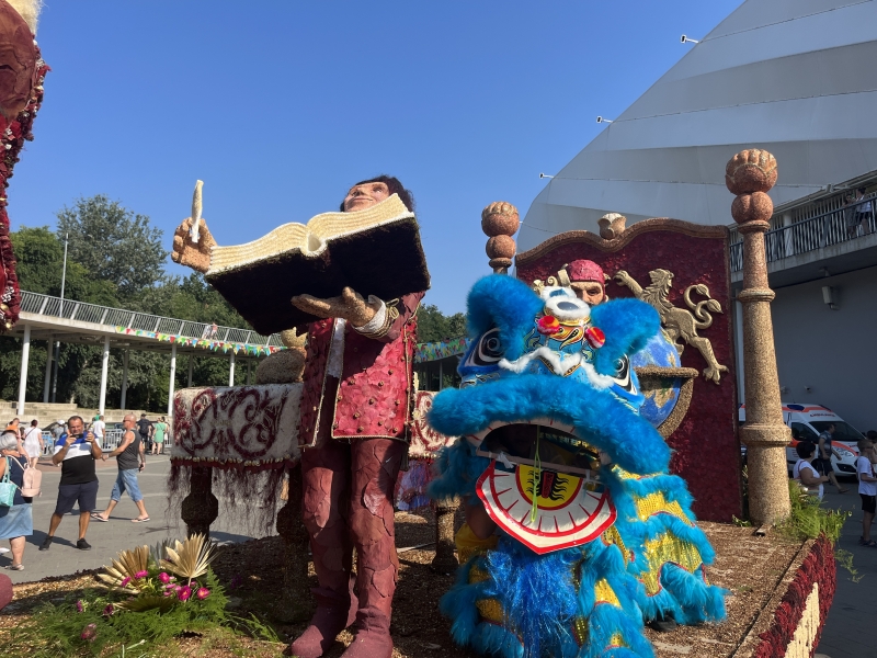 El Grupo Barcelona Huaxing Arts Group triunfa en el Carnaval de las Flores de Debrecen, Hungra (10)