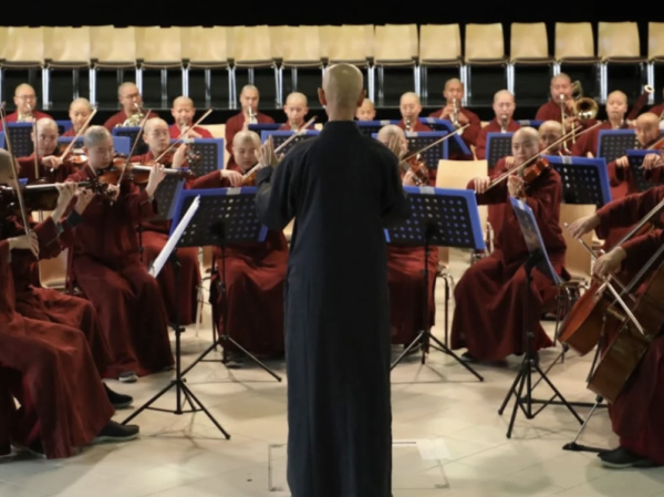 L'Orquestra Simfnica Jinghui Guangxuan de gira per Europa